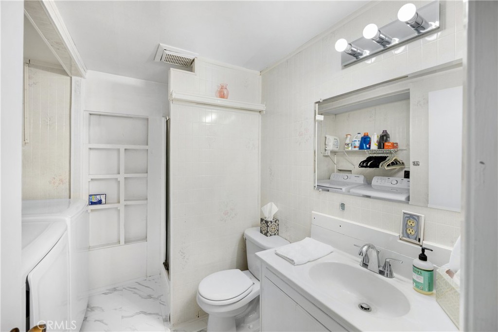 1005 E Woodland Lane