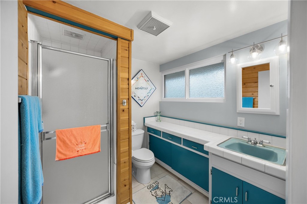 1005 E Woodland Lane