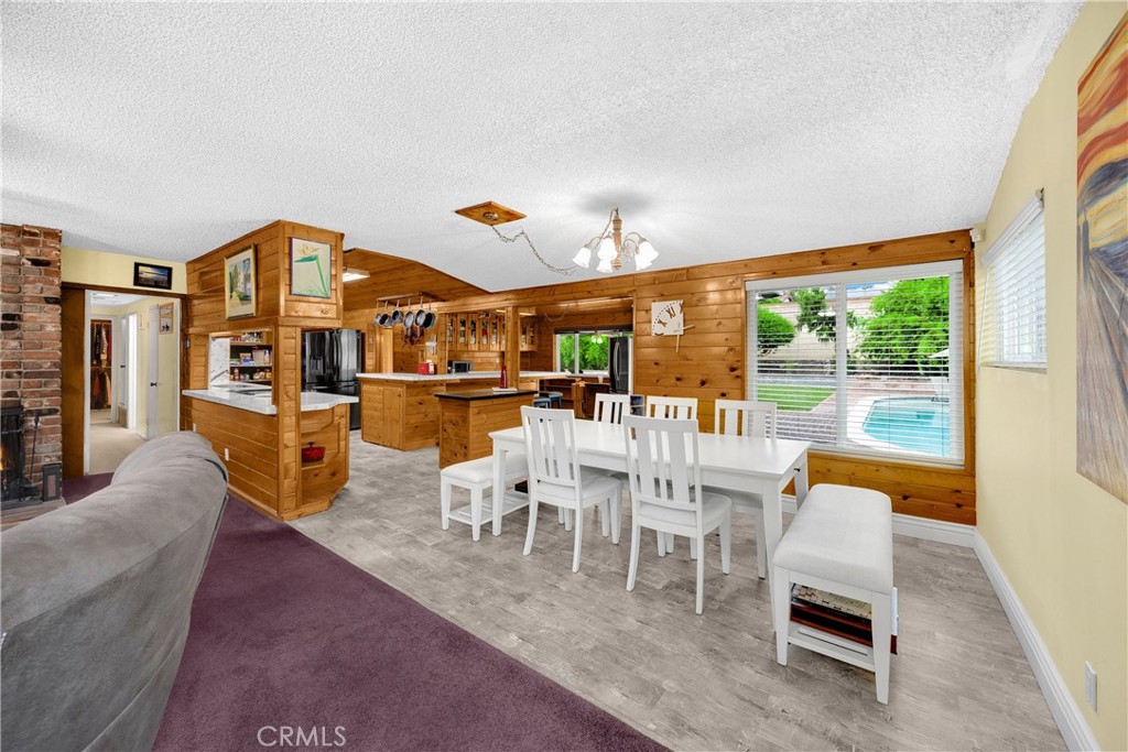 1005 E Woodland Lane