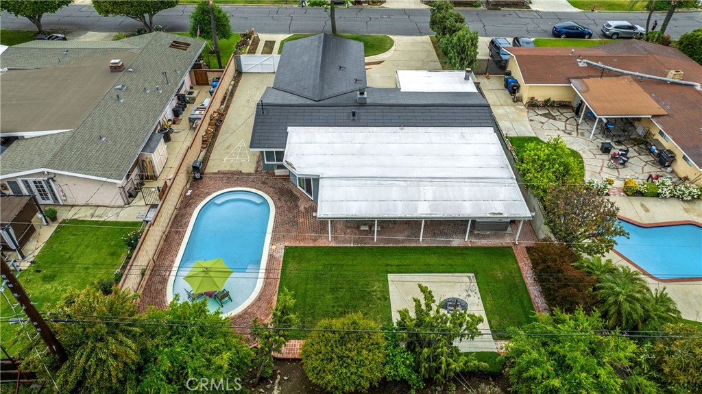 1005 E Woodland Lane