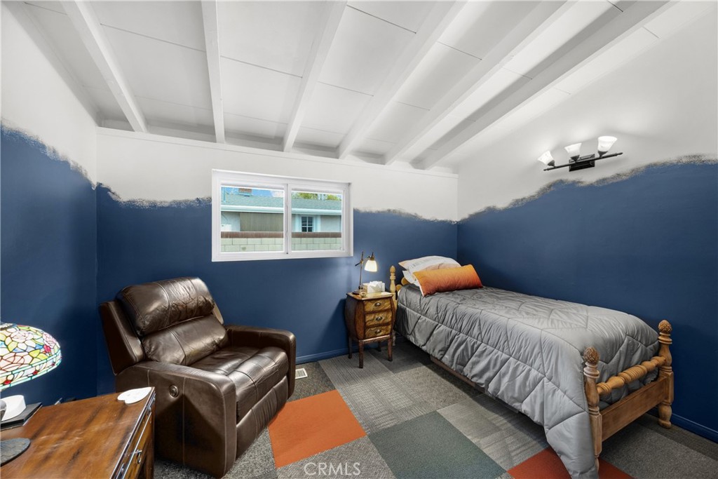 1005 E Woodland Lane