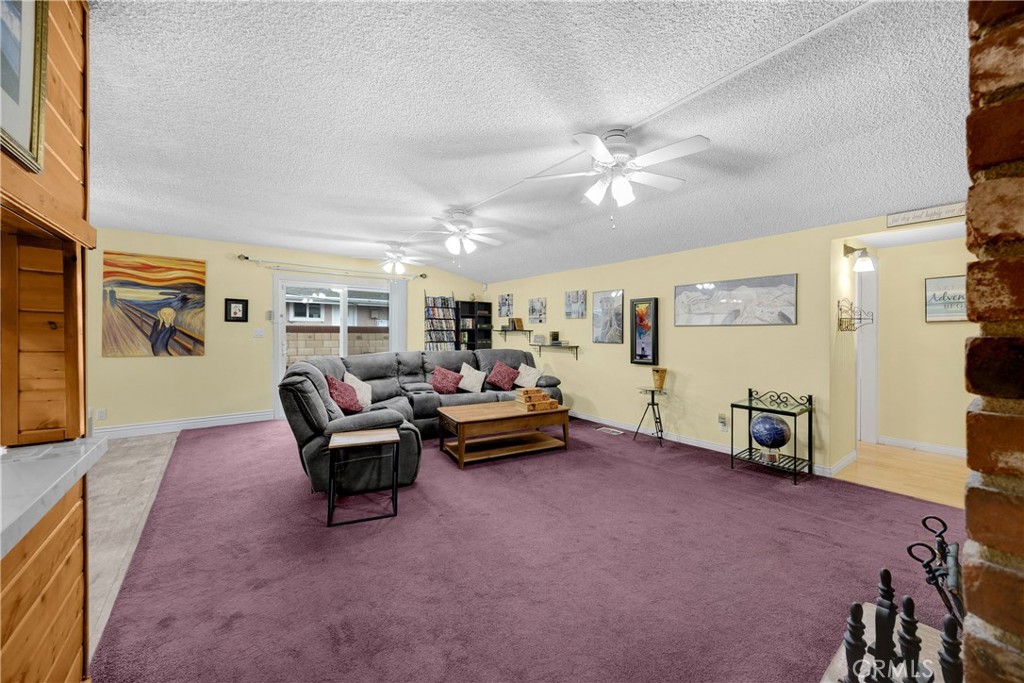 1005 E Woodland Lane