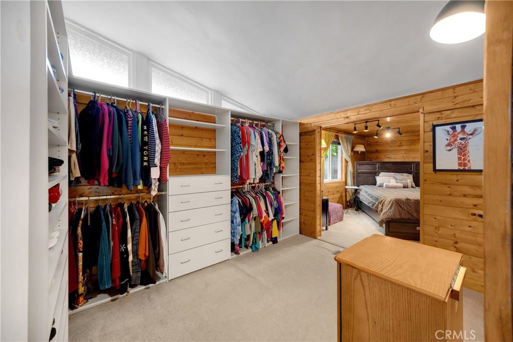 1005 E Woodland Lane