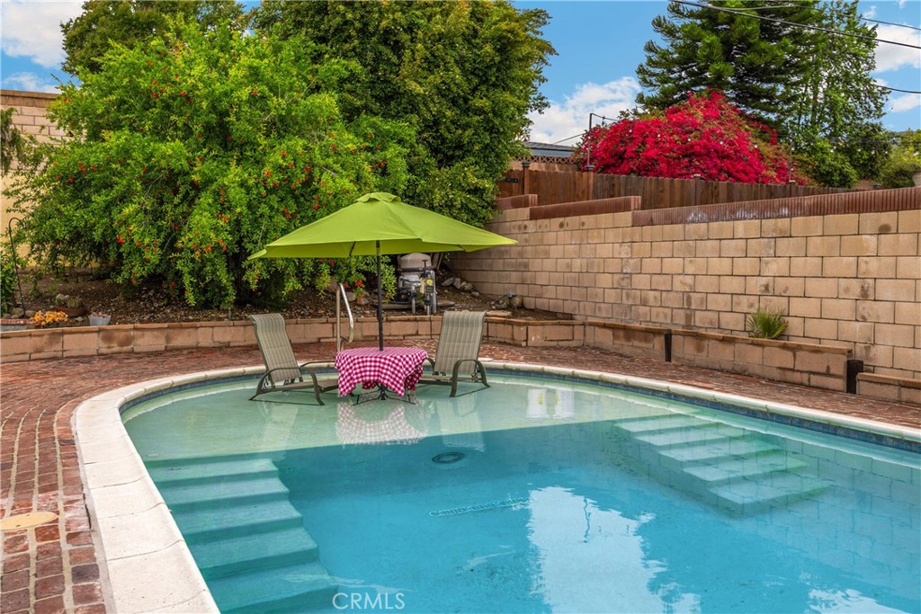 1005 E Woodland Lane