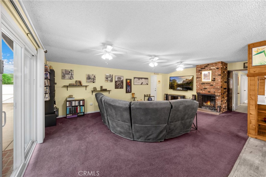 1005 E Woodland Lane