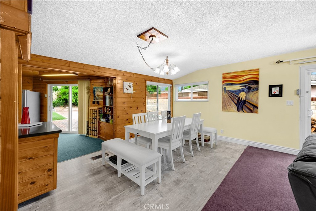 1005 E Woodland Lane