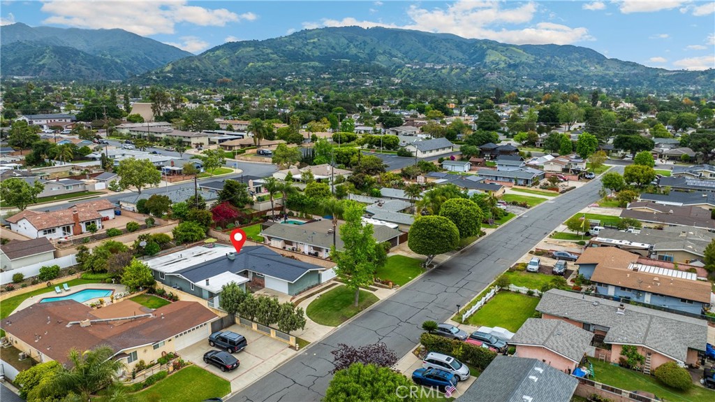 1005 E Woodland Lane