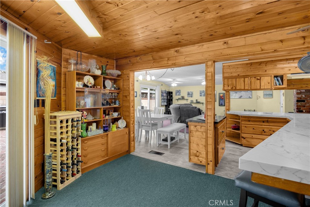 1005 E Woodland Lane