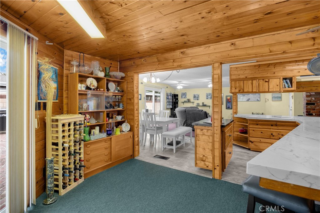 1005 E Woodland Lane