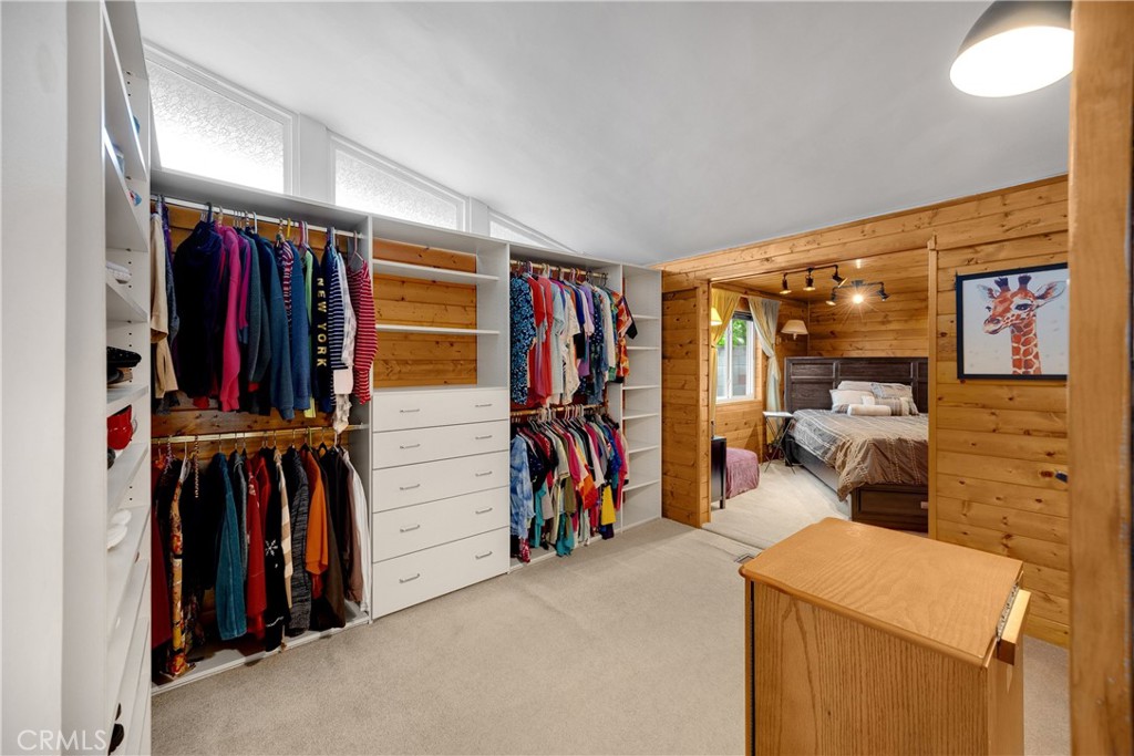 1005 E Woodland Lane