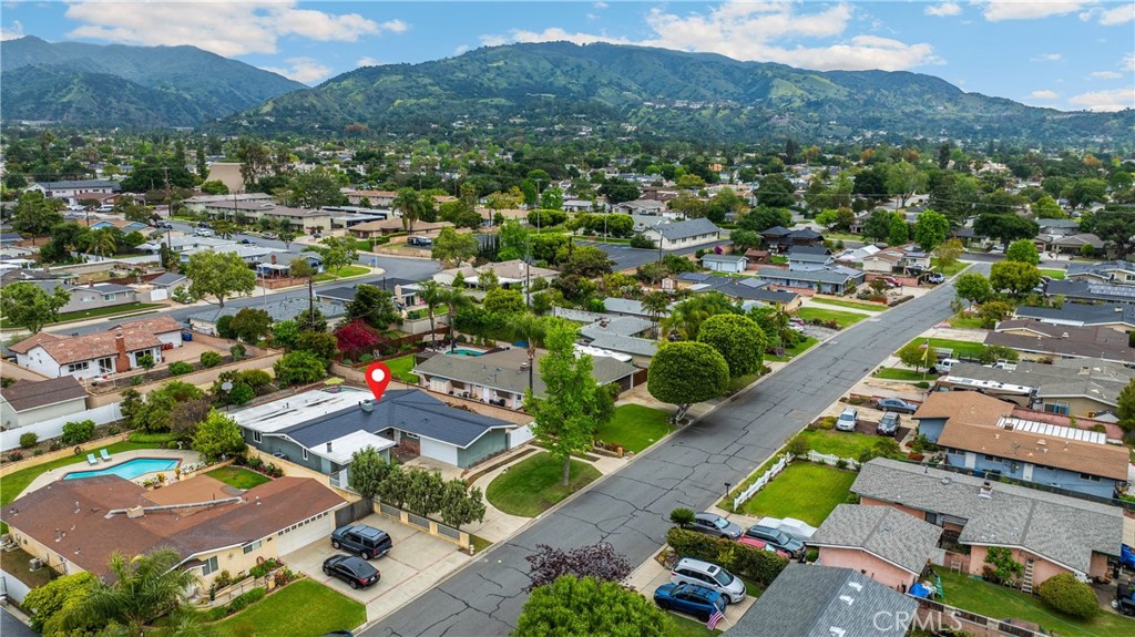 1005 E Woodland Lane