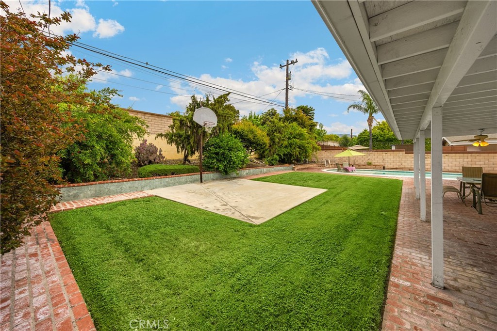 1005 E Woodland Lane