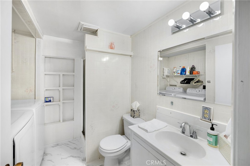 1005 E Woodland Lane