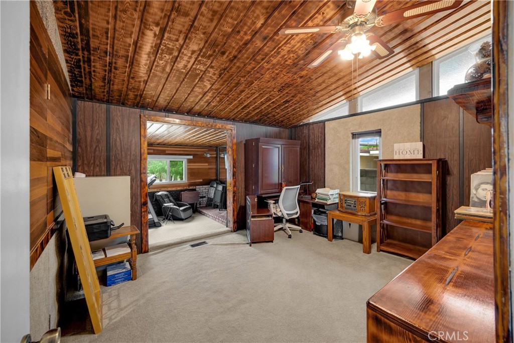 1005 E Woodland Lane