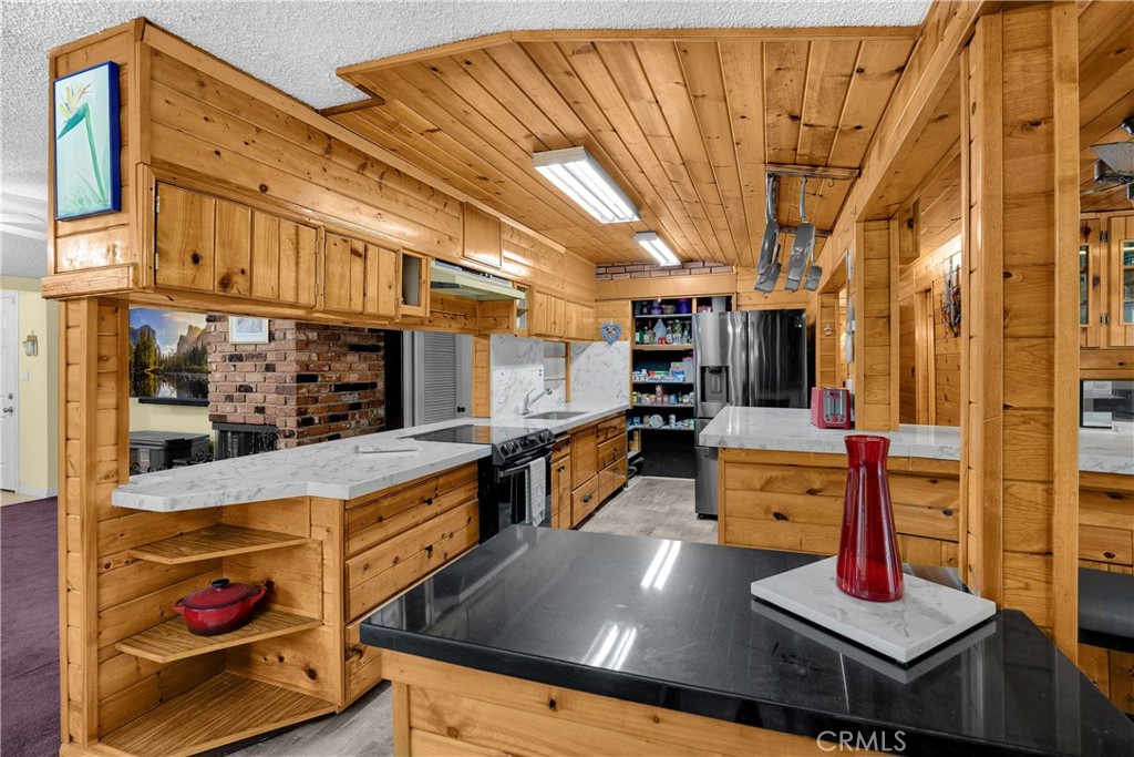 1005 E Woodland Lane