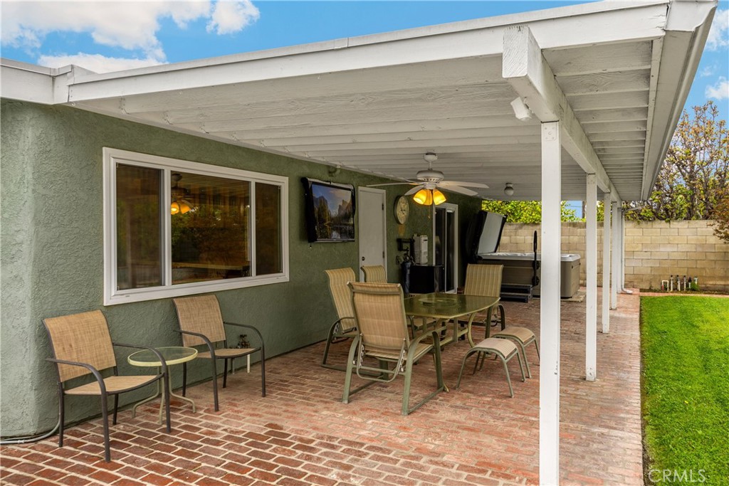 1005 E Woodland Lane