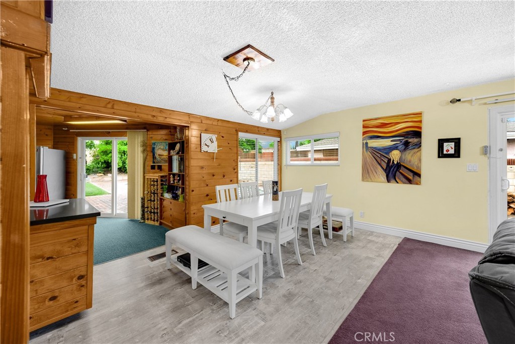 1005 E Woodland Lane