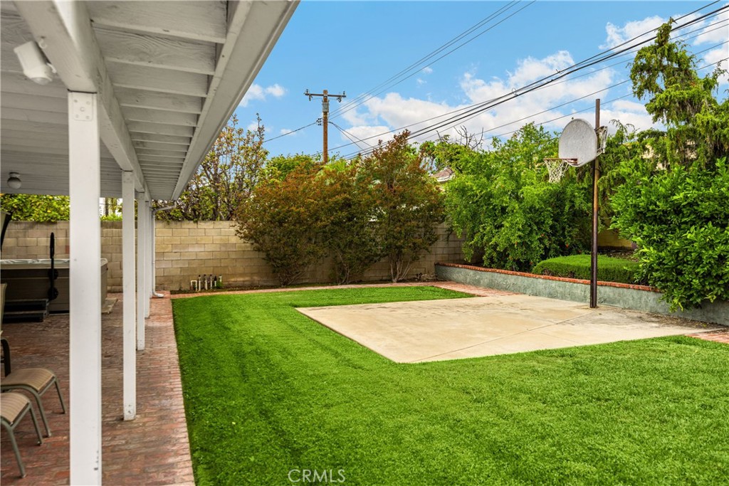 1005 E Woodland Lane