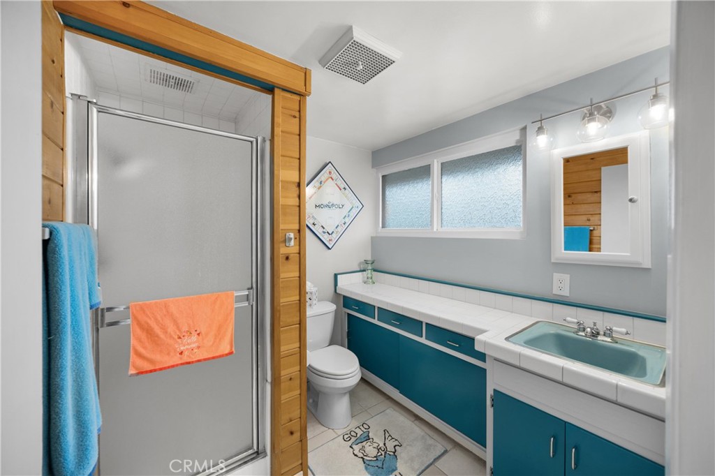 1005 E Woodland Lane