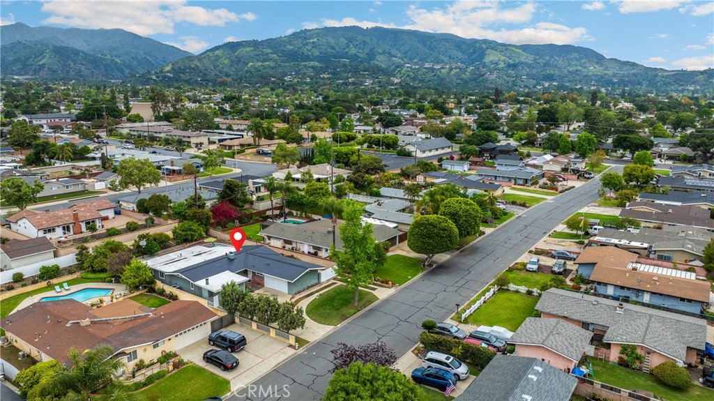 1005 E Woodland Lane