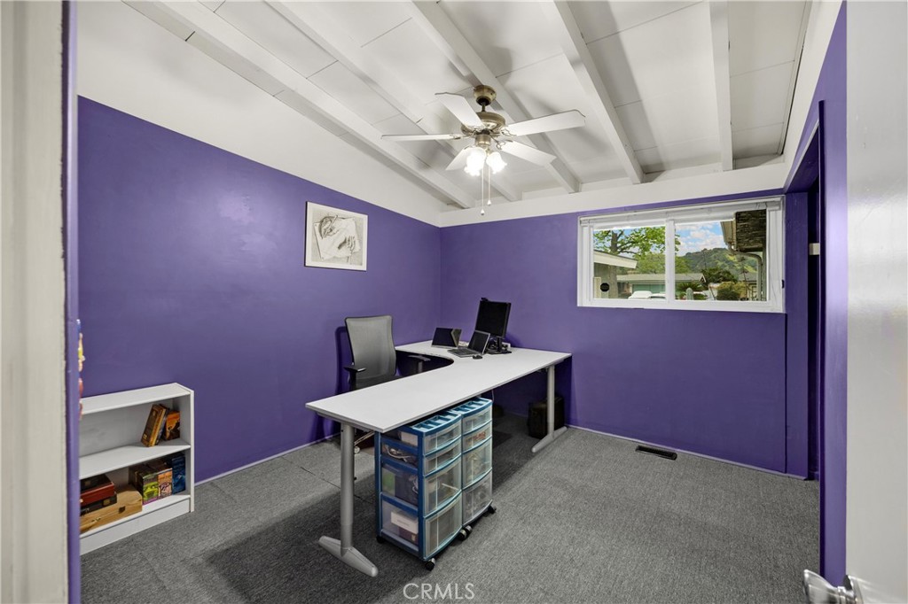 1005 E Woodland Lane