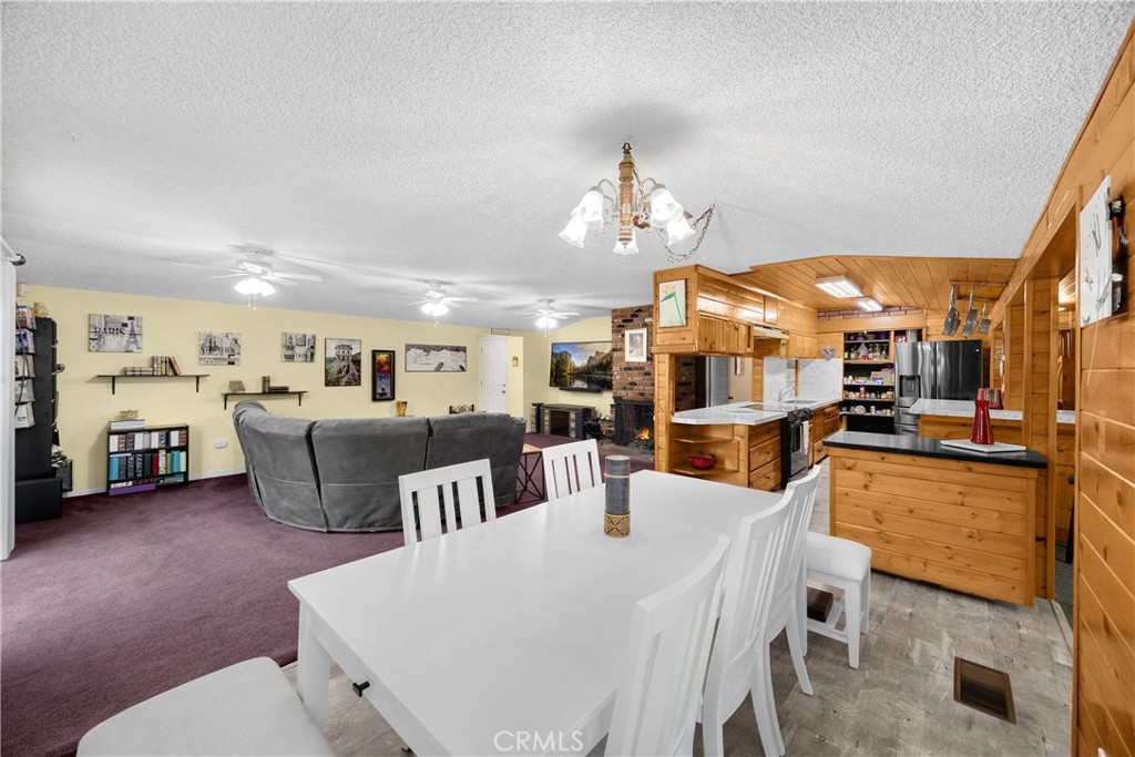 1005 E Woodland Lane