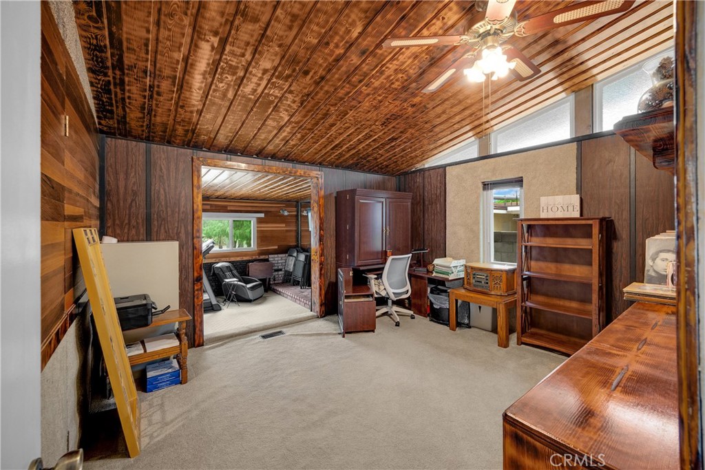 1005 E Woodland Lane