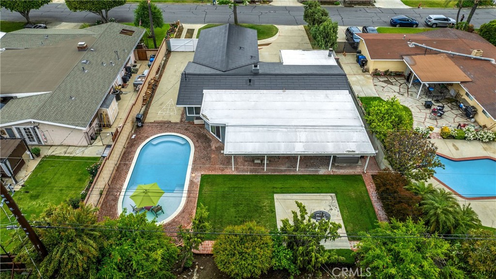 1005 E Woodland Lane