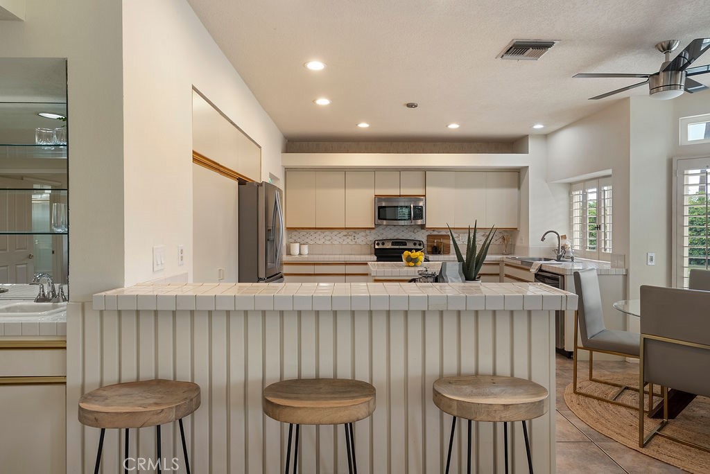 368 Oakmont