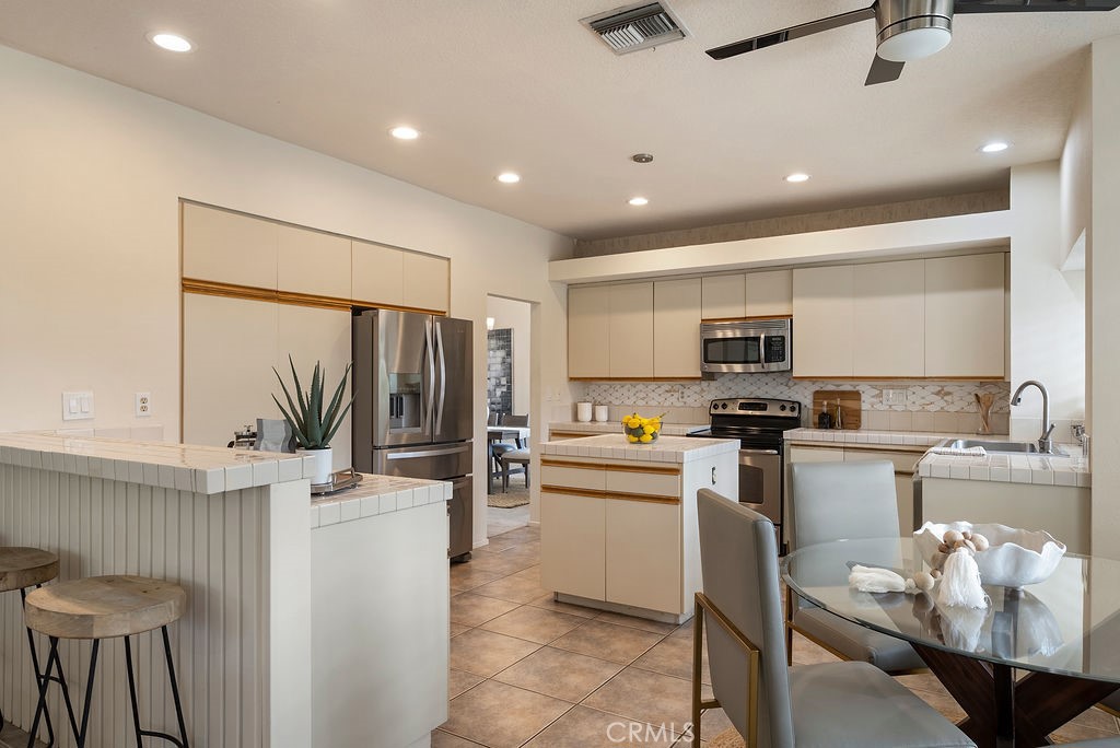 368 Oakmont
