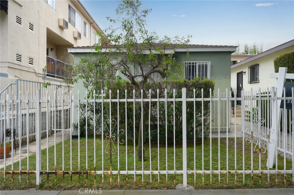 11466 Venice Boulevard