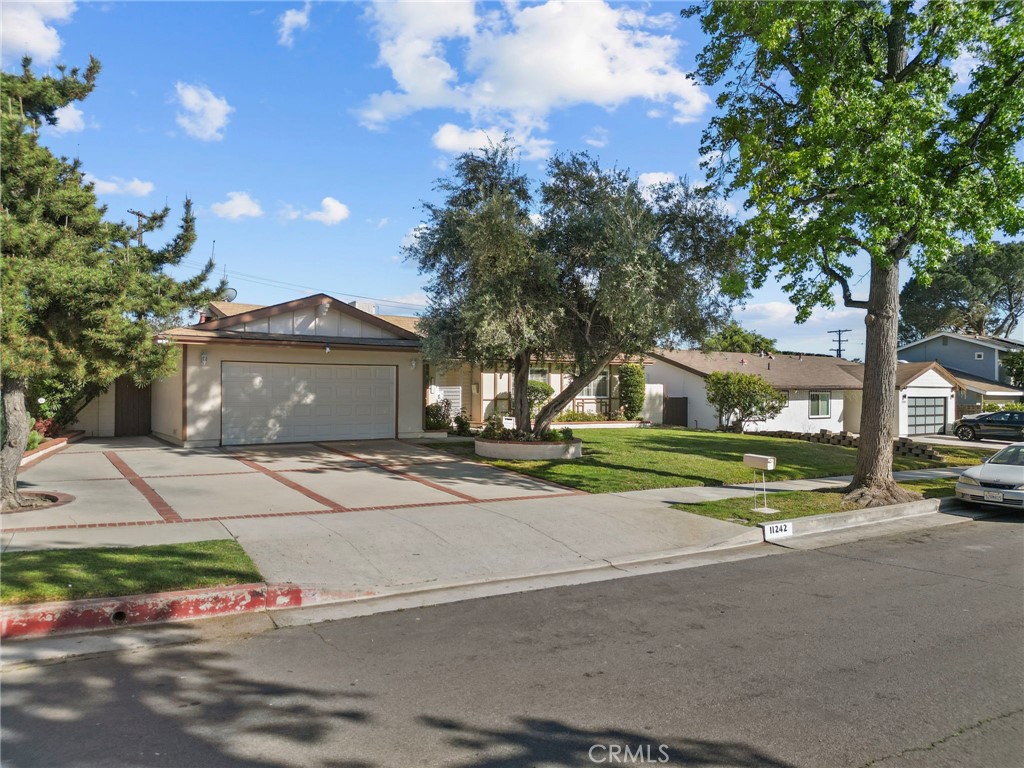 11242 Kamloops Street