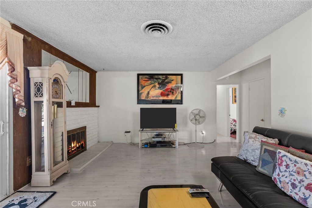 11242 Kamloops Street