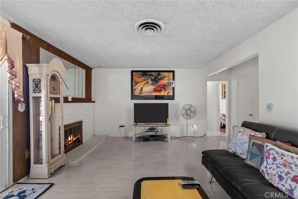 11242 Kamloops Street