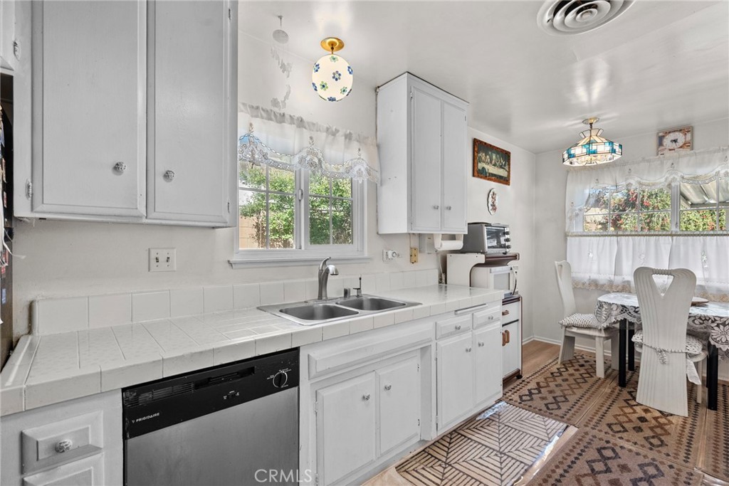 11242 Kamloops Street