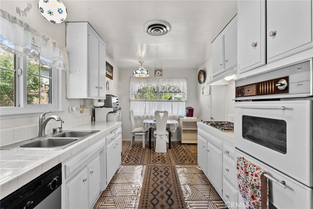 11242 Kamloops Street