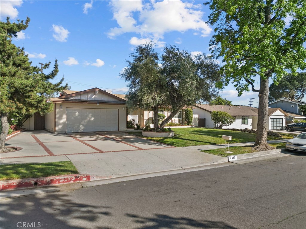 11242 Kamloops Street