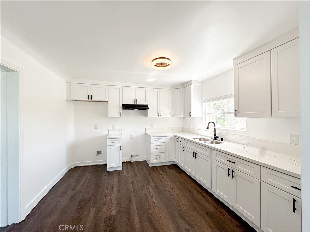 3610 Whiteside Street