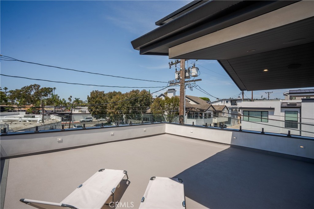 521 1/2 Iris Avenue