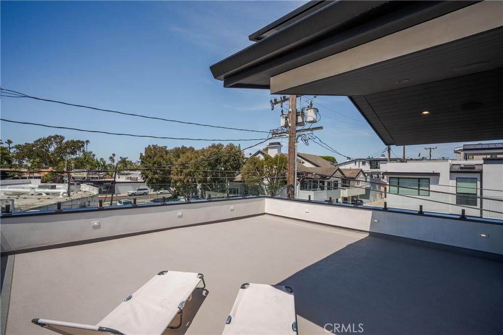 521 1/2 Iris Avenue