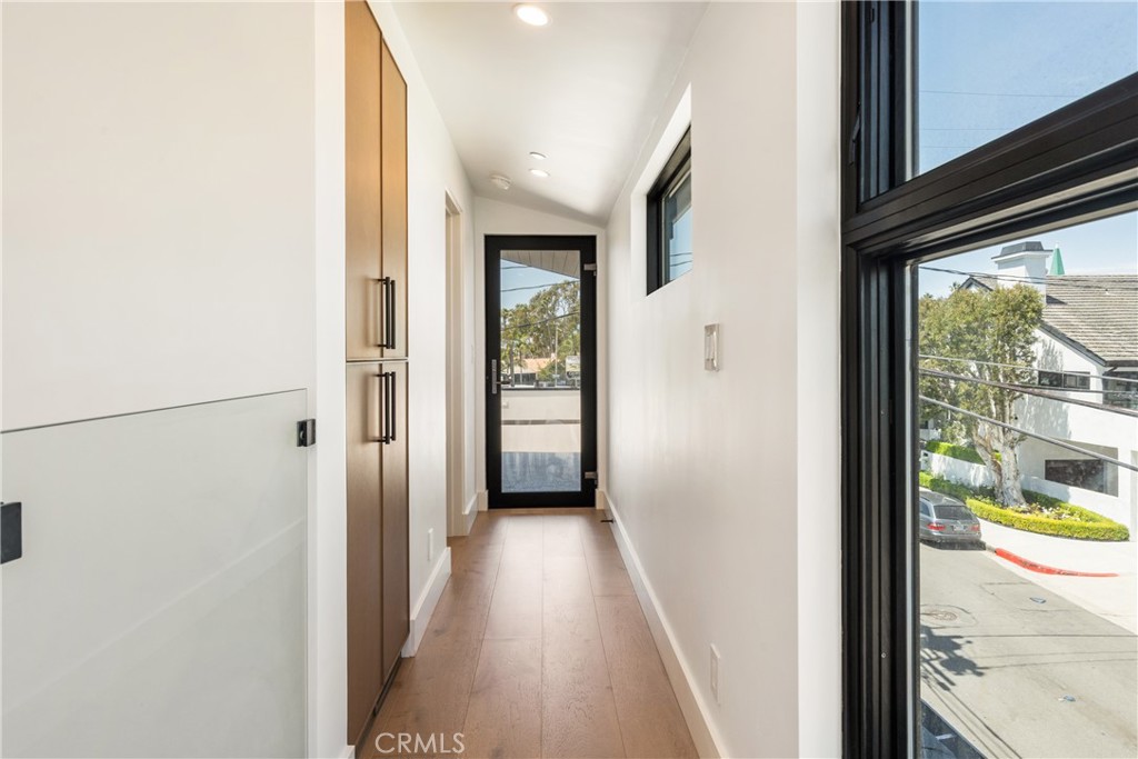 521 1/2 Iris Avenue