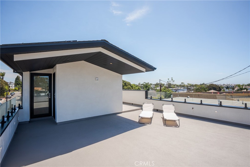 521 1/2 Iris Avenue