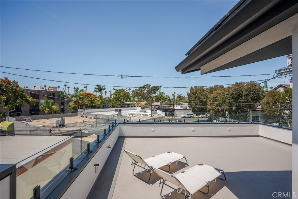 521 1/2 Iris Avenue