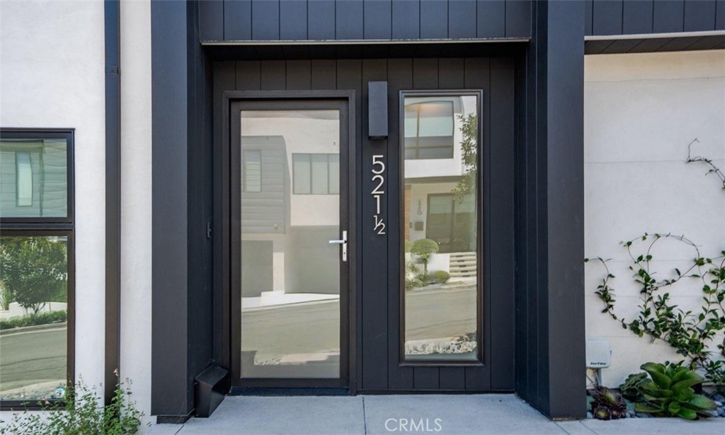 521 1/2 Iris Avenue