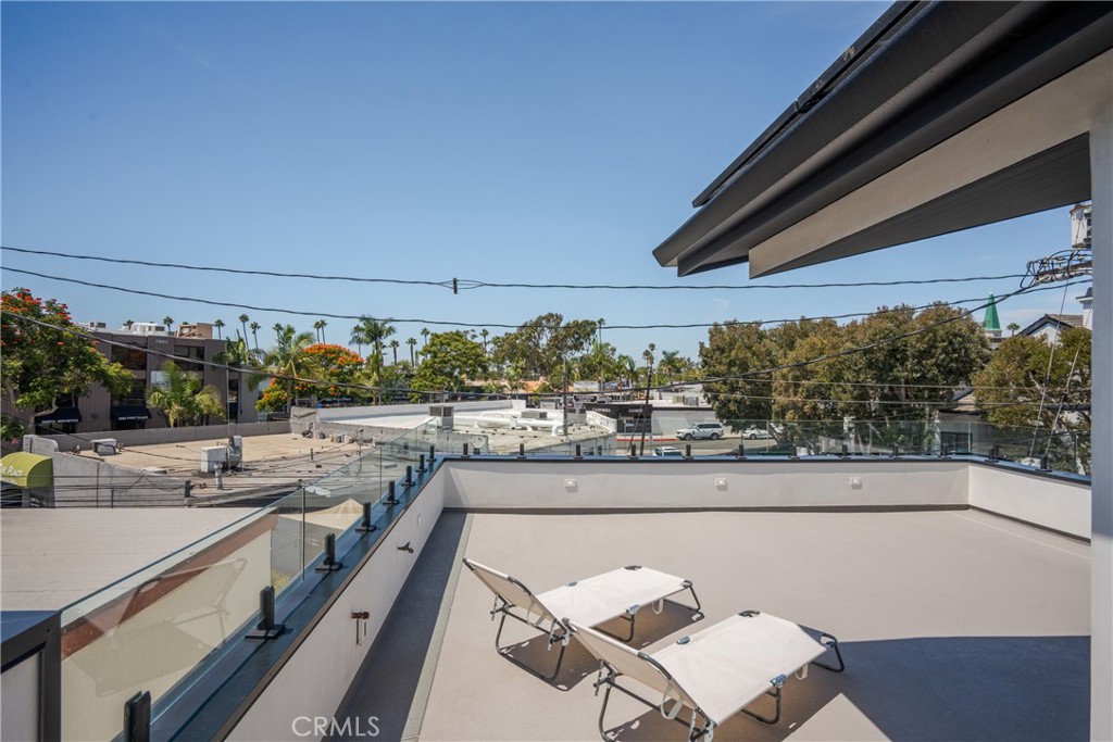 521 1/2 Iris Avenue