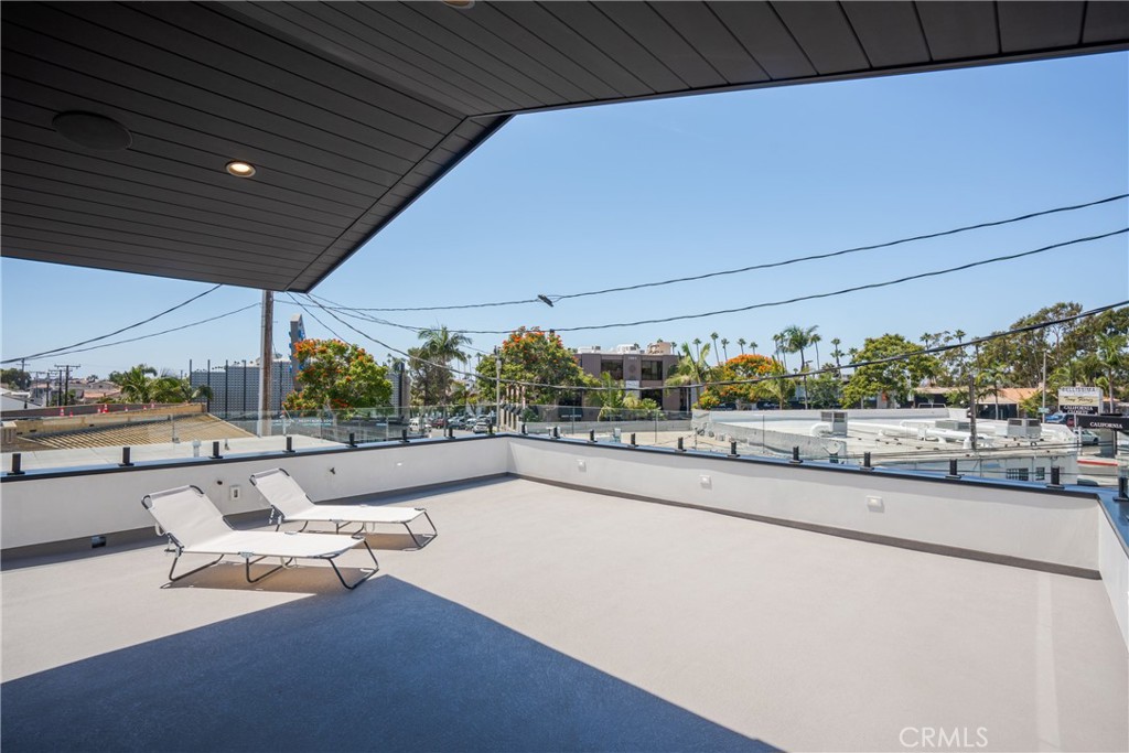 521 1/2 Iris Avenue