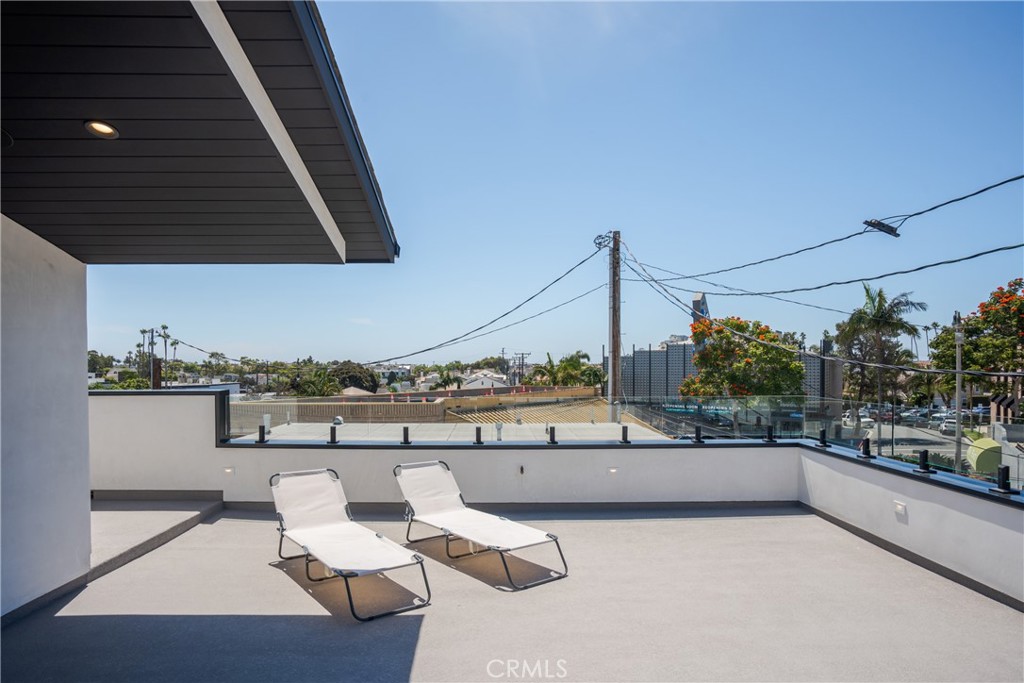 521 1/2 Iris Avenue