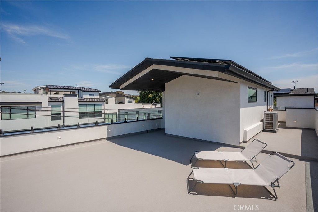 521 1/2 Iris Avenue