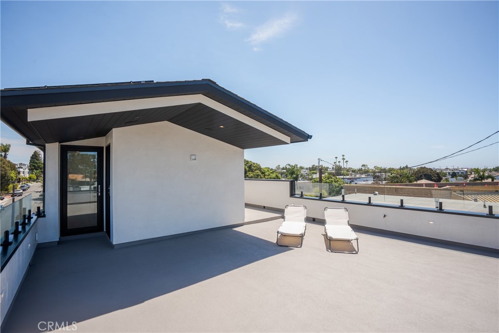 521 1/2 Iris Avenue