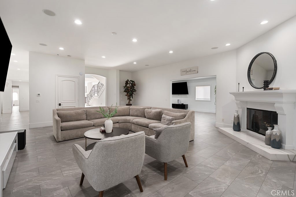 9069 Gallatin